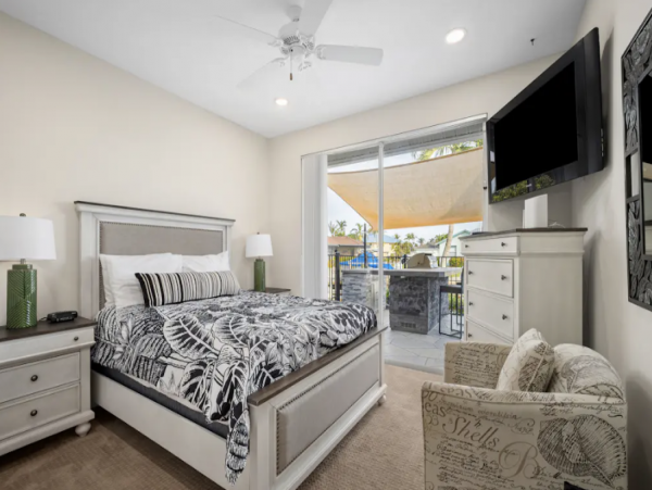 Marco Island Beautiful 3 Bedroom Home with Pool & Canal View